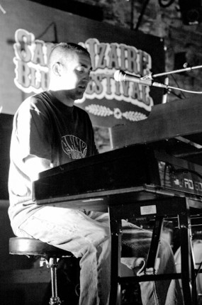 Mike Lattrell - Saint Iziare Blues festival 2011