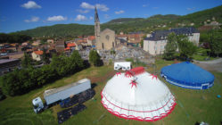 chapiteaux Jolly Roger et Pépin vue du ciel - C'est Quoi Ce Cirque ?